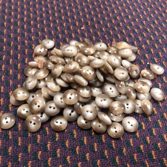 New vintage mottled beige/brown 2 hole craft sewing buttons - Picture 2 of 12